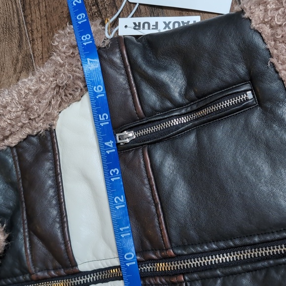 NWT Cali 1850 Urban Outfitters Faux Leather/Sherpa Vest Size Medium - Picture 8 of 9